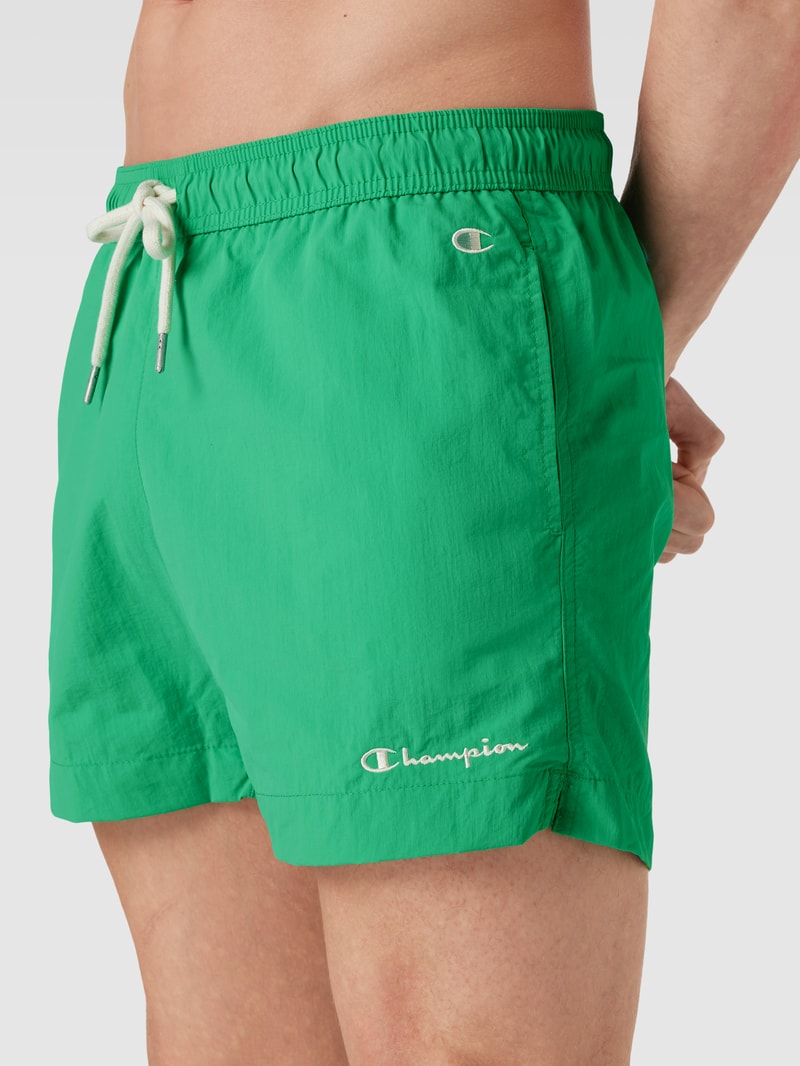 Badehose mit Label-Stitching in grün