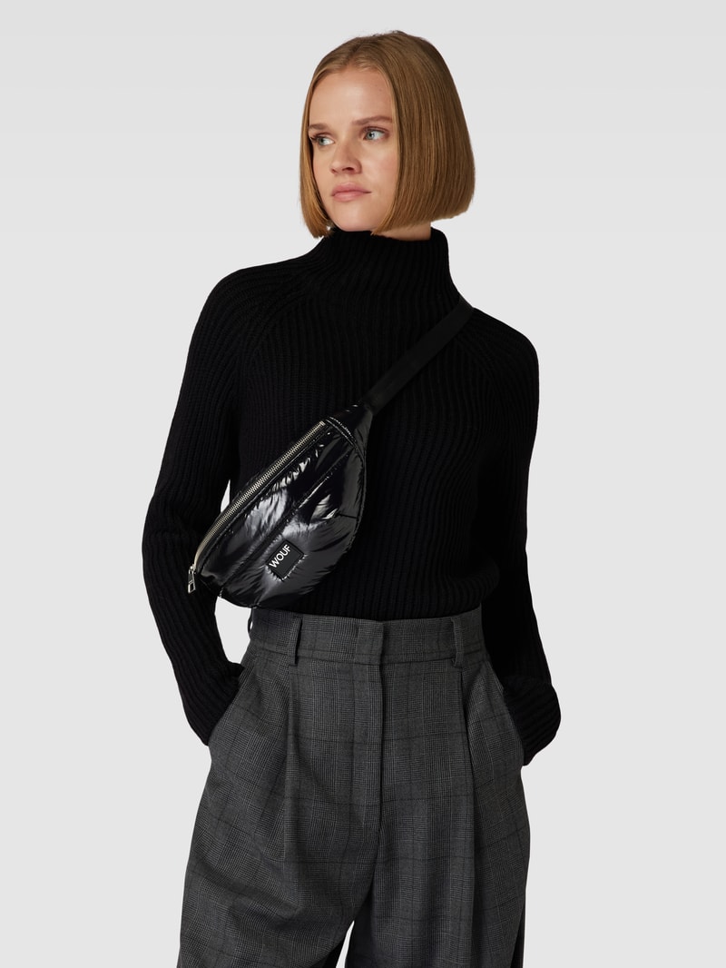 Bauchtasche mit Steppnähten Modell 'Glossy' in schwarz