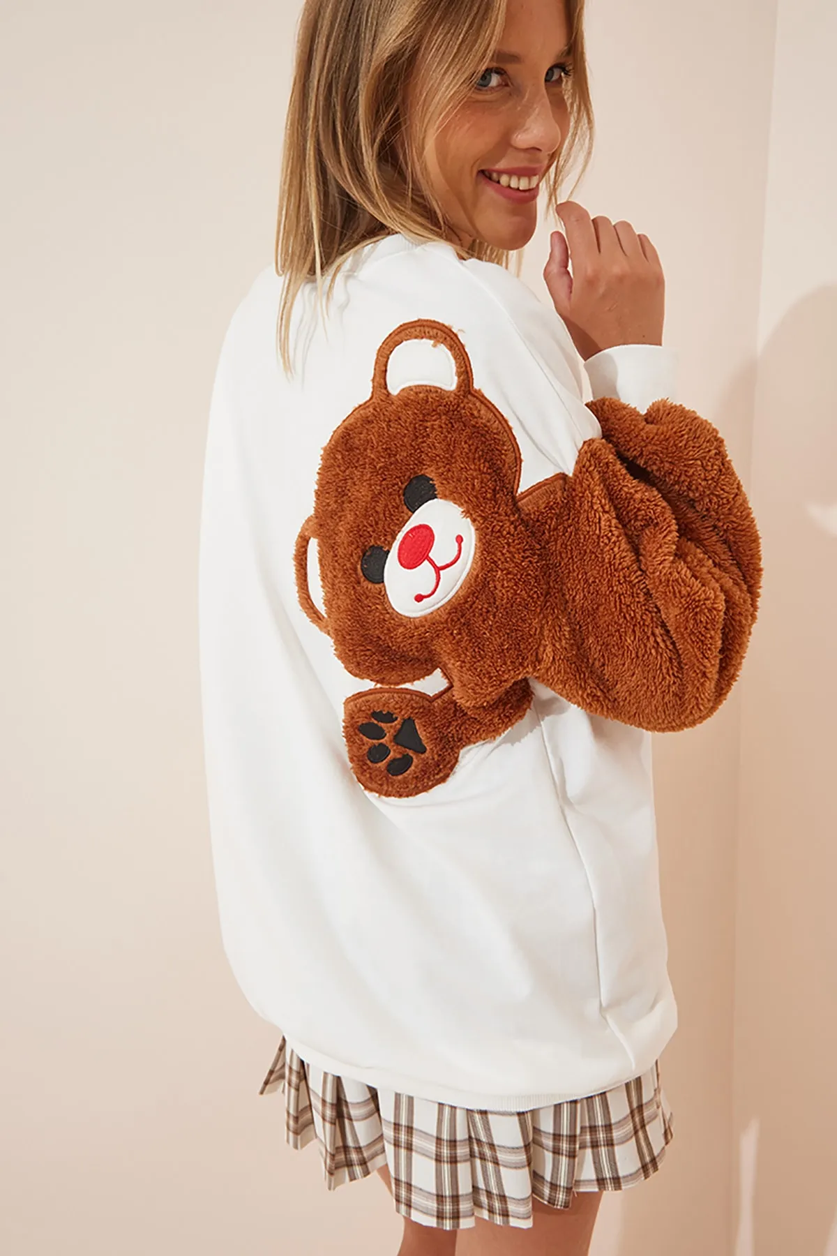 Happiness İstanbul  Weißes, langes Damen-Sweatshirt mit Teddybär-Print AP00165