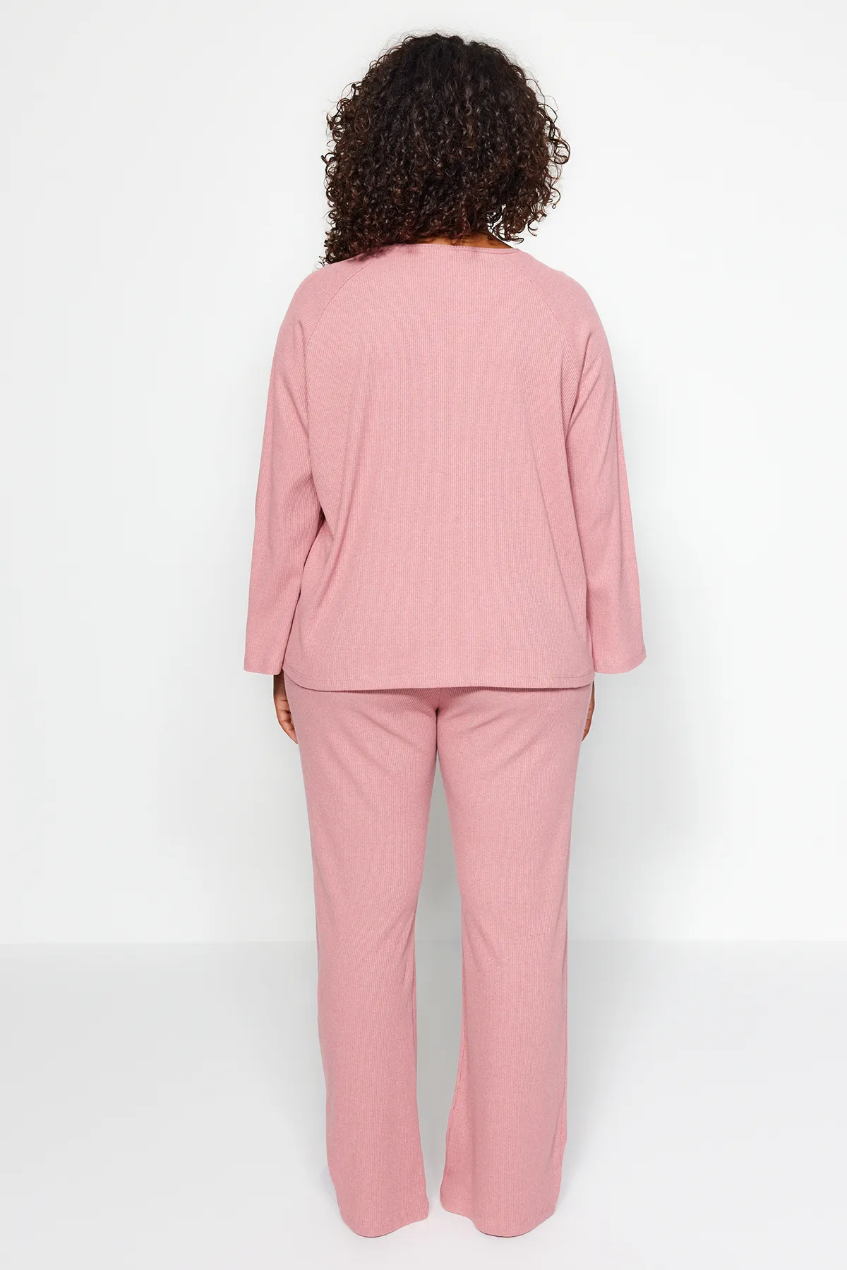 Trendyol Curve  Set aus Oberteil und Unterteil aus Strick mit Kordelzug „Dried Rose“ TBBAW24CP00025