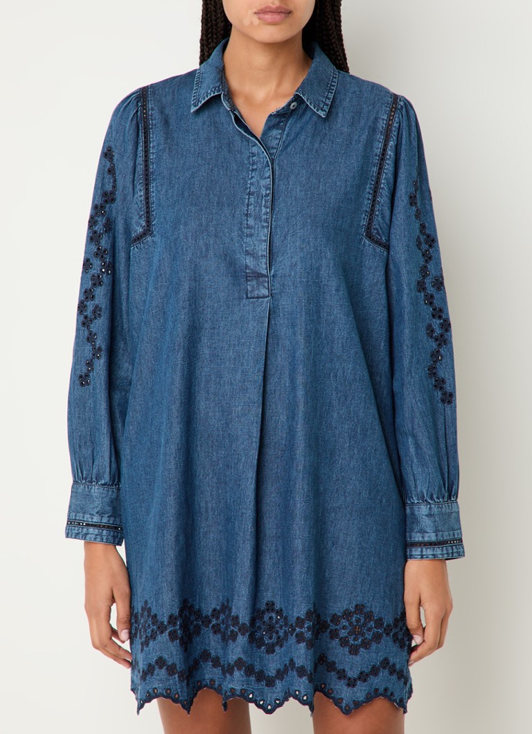 Abito tunica in chambray di Fernanda de Rails, impreziosito da ricami.
