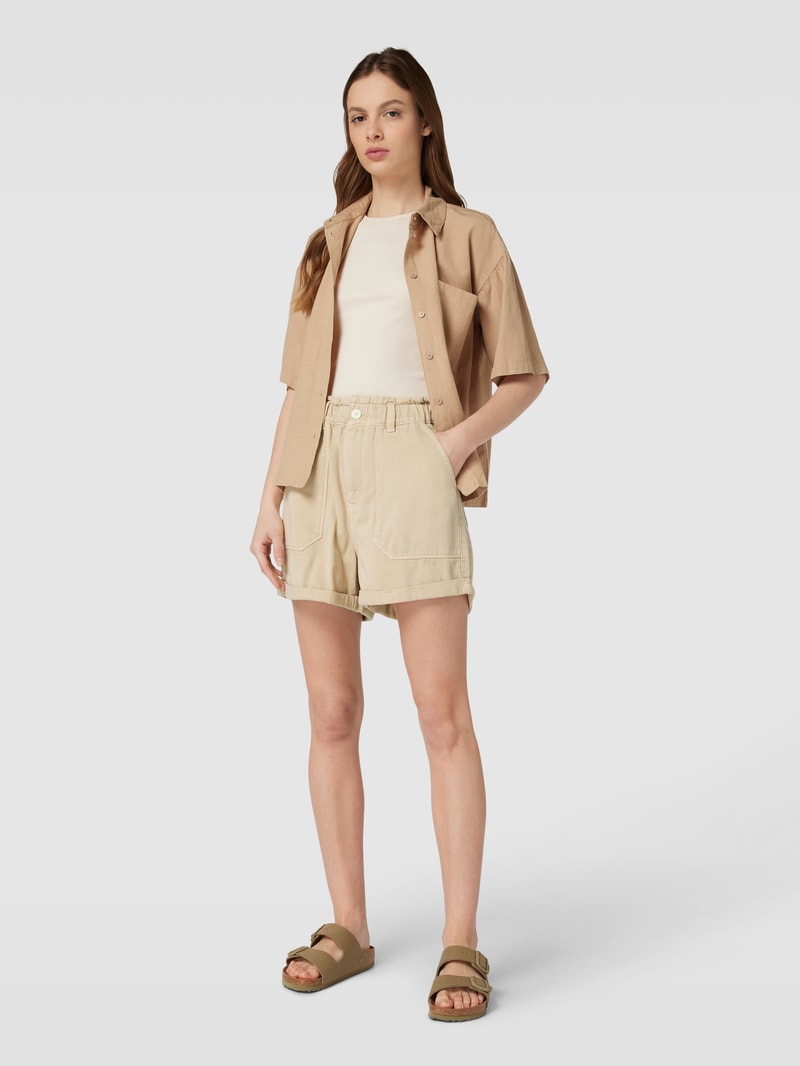 Shorts mit seitlichen Eingrifftaschen in sand