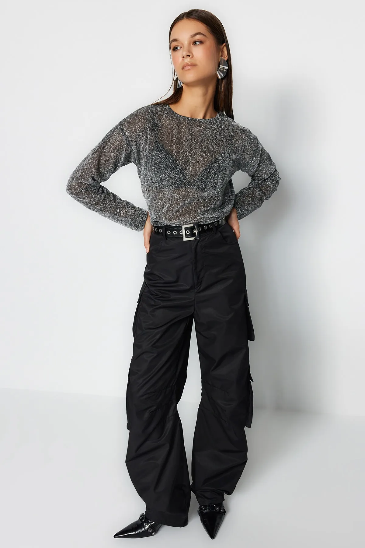 Trendyol Collection  Schwarze Lurex-Strickbluse mit Rundhalsausschnitt, reguläre/normale Passform, transparenter Tüll TWOAW24BZ00019