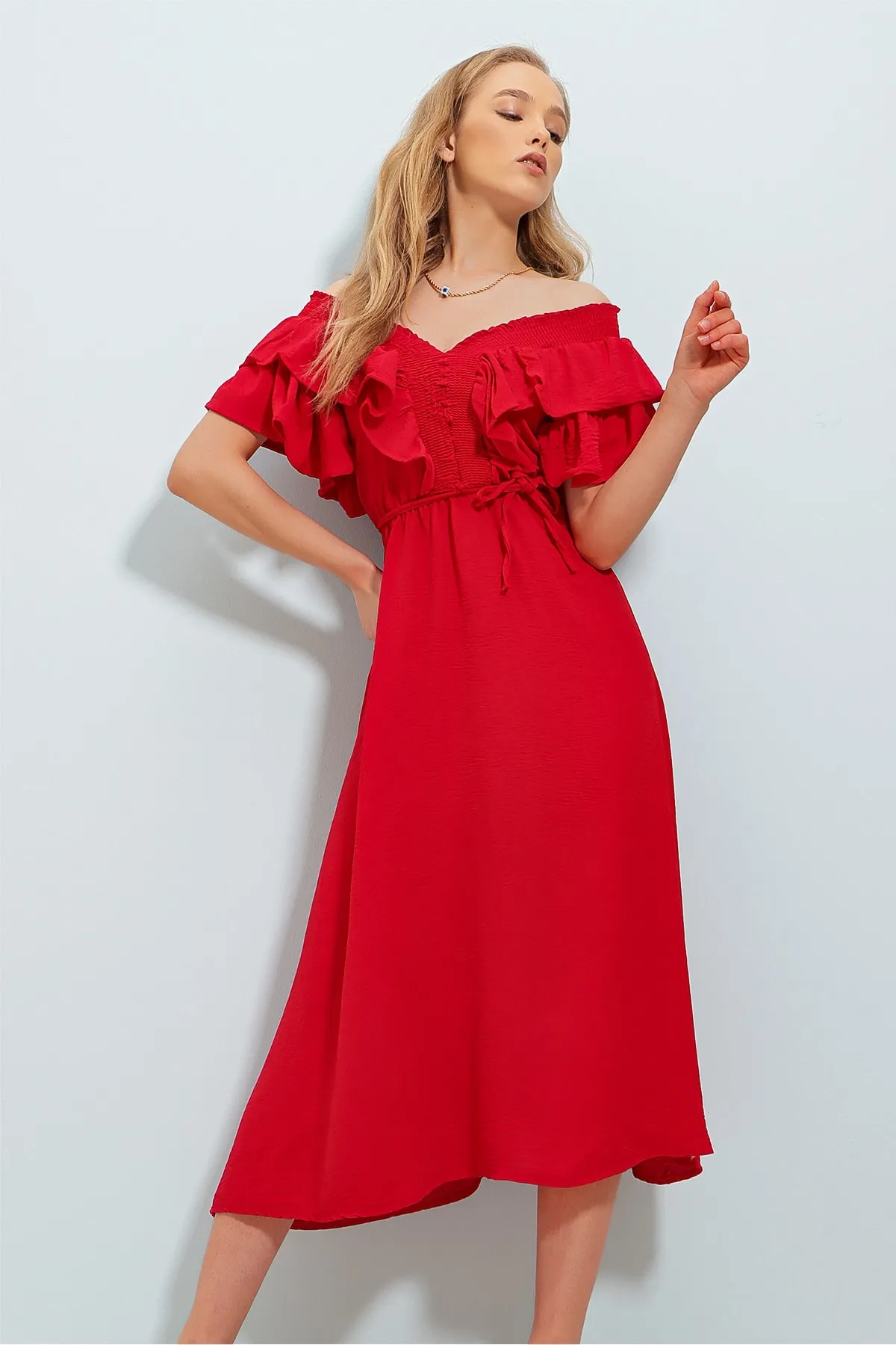 Trend Alaçatı Stili  Rotes, mittellanges Webkleid für Damen mit Gimpenkragen, Volant und Taillengürtel ALC-X8559
