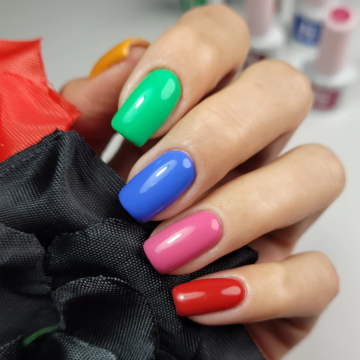 UV Gel Polish Fiesta polutrajni lak za nokte - lak za nokte s efektom gela