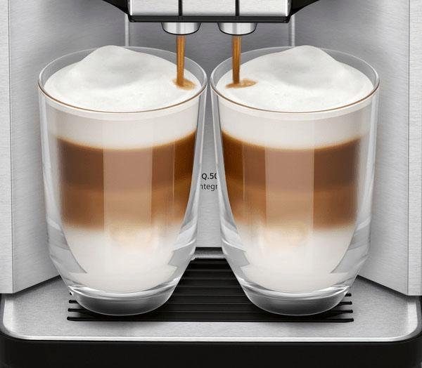 SIEMENS Kaffeevollautomat EQ.5 500 integral TQ507D03, einfache Bedienung, integrierter Milchbehälter, 2 Tassen gleichzeitig