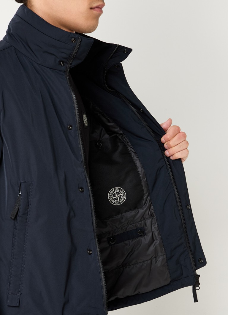 Μονωμένο μπουφάν Stone Island 43726 με πλαϊνές τσέπες και πτυσσόμενη κουκούλα