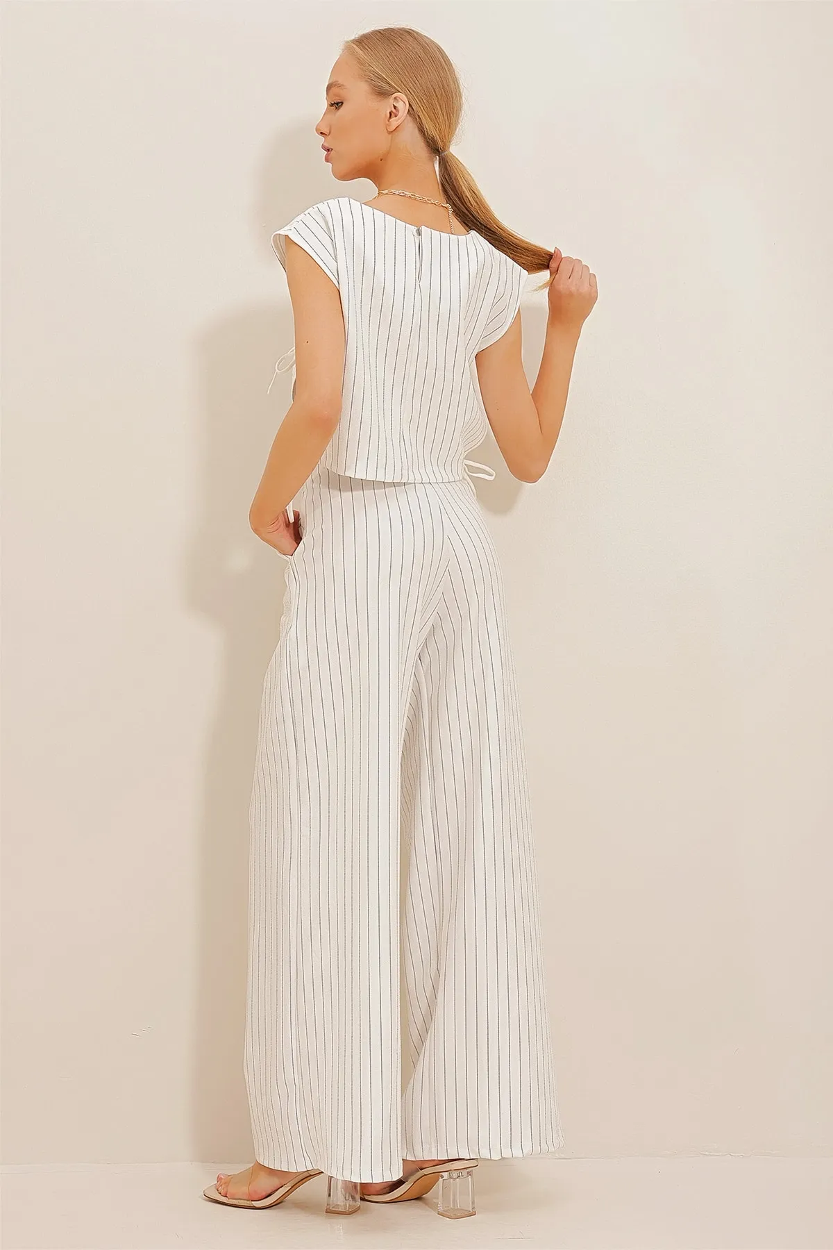 Trend Alaçatı Stili  Weißes Crop-Top und Palazzo-Hose mit Streifen für Damen, Doppelset ALC-X10645