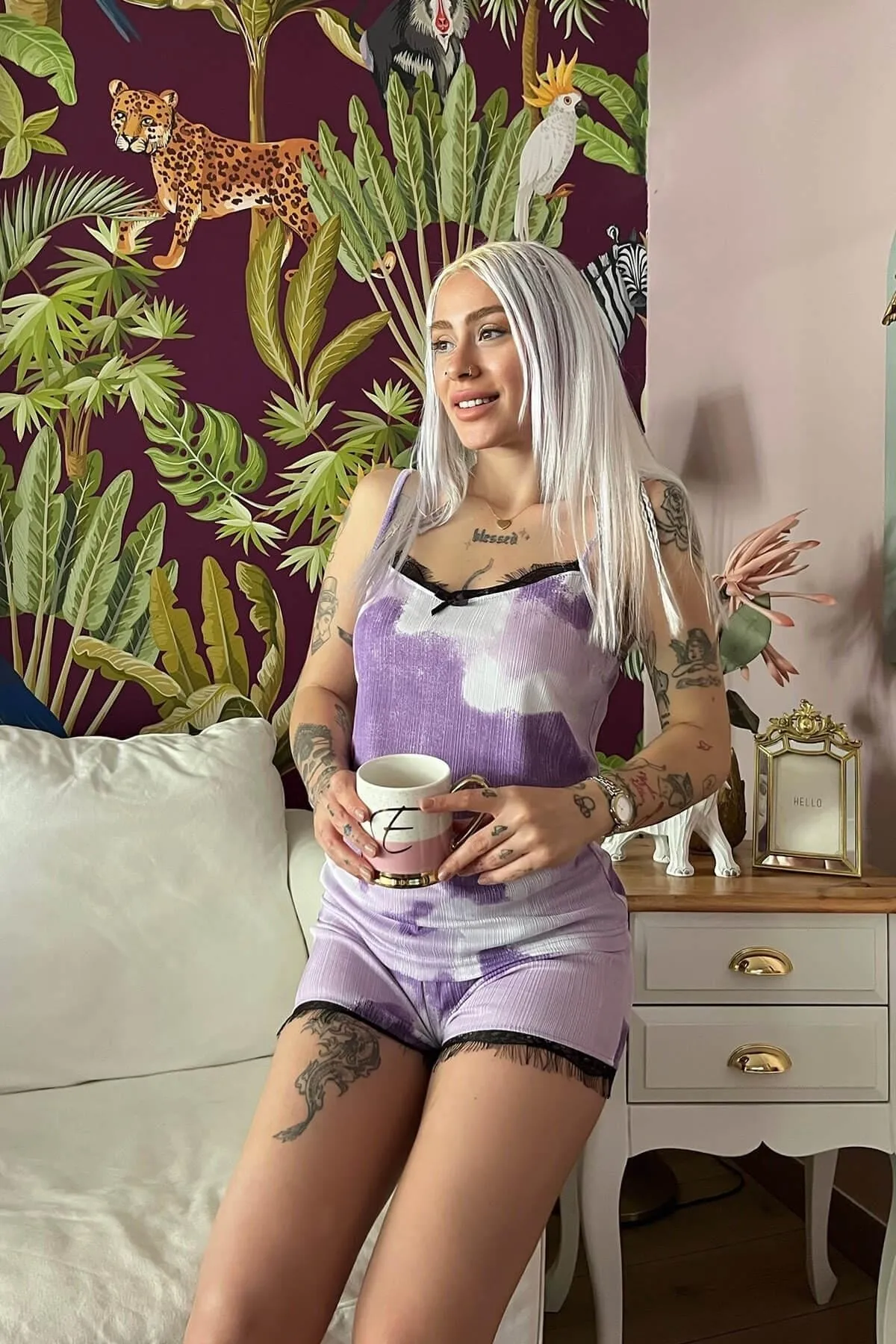 Pijamaevi  Mehrfarbiges Pegasus-Pyjama-Set aus Strick mit Spitze und Seil-Träger-Shorts
