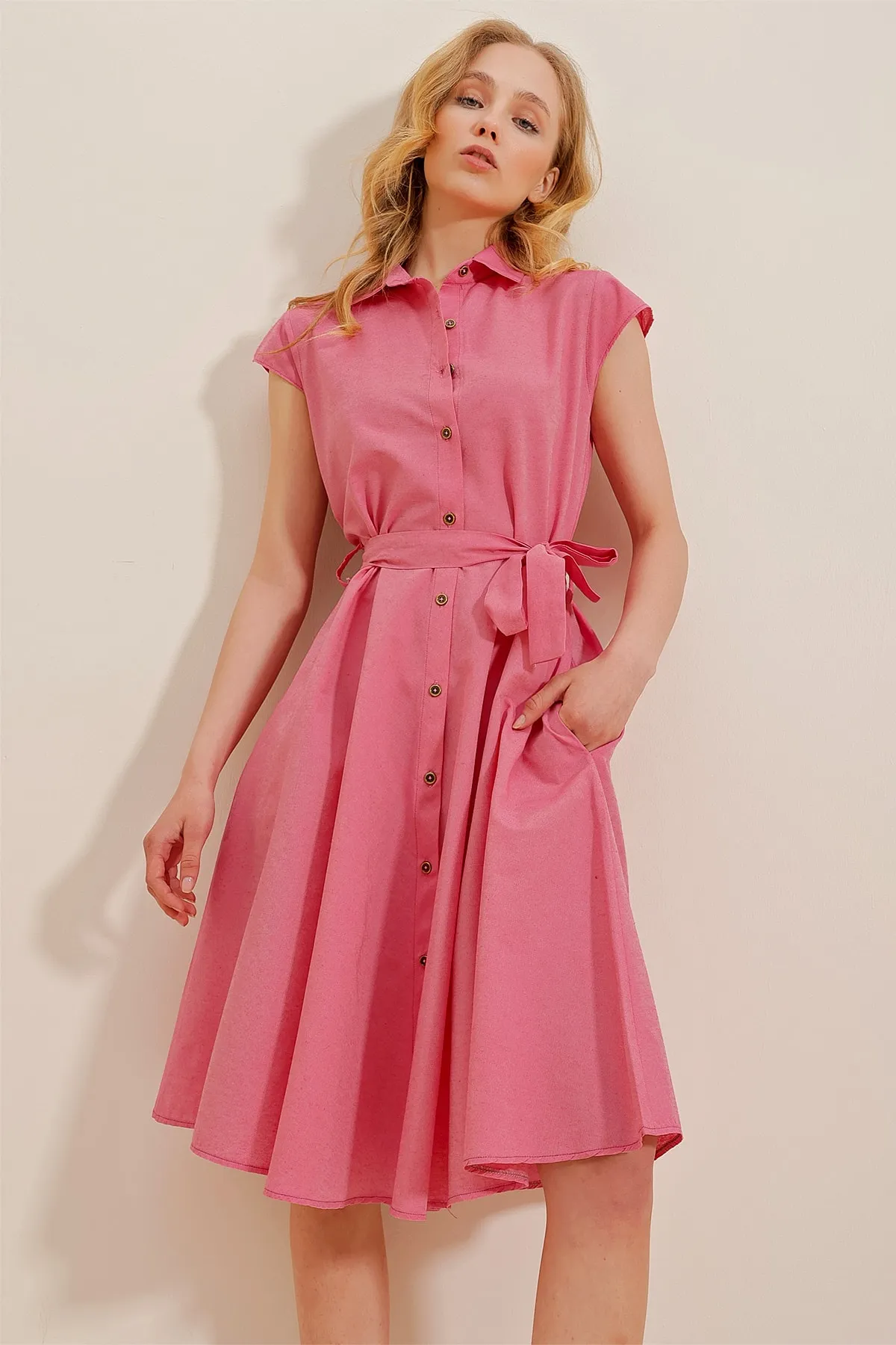 Trend Alaçatı Stili  Ärmelloses, ärmelloses Hemdkleid aus Leinen für Damen in Fuchsia ALC-X6056