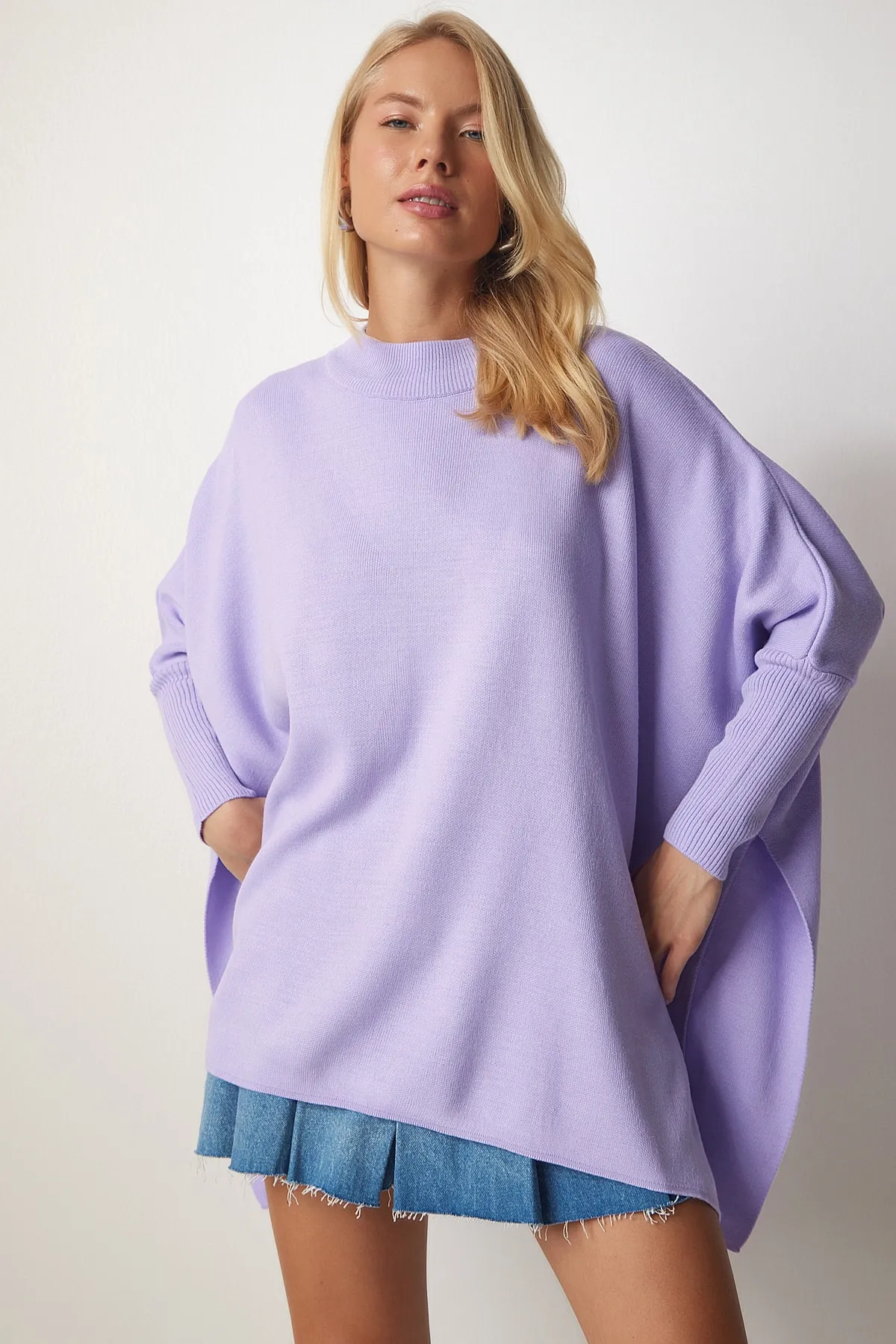Happiness İstanbul  Lilafarbenes Oversize-Poncho-Sweatshirt mit Seitenschlitz für Damen YY00005