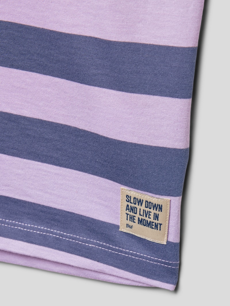 T-Shirt mit Streifenmuster in flieder