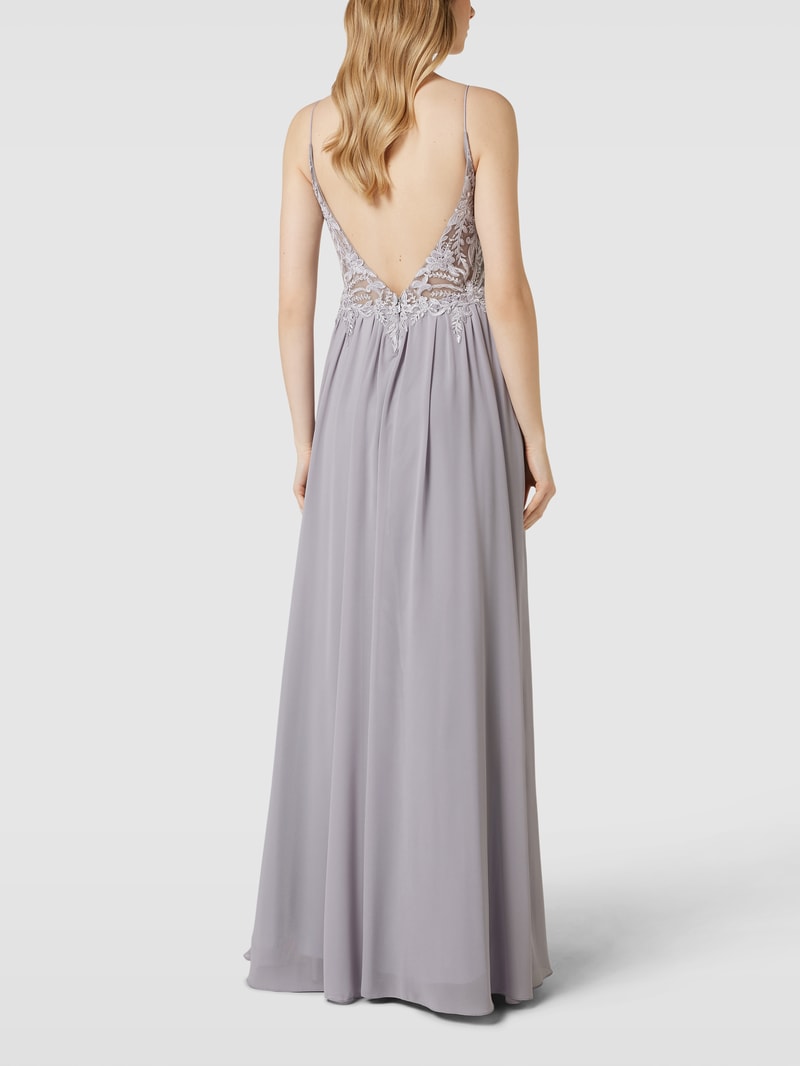 Abendkleid mit floralen Stickereien in silber