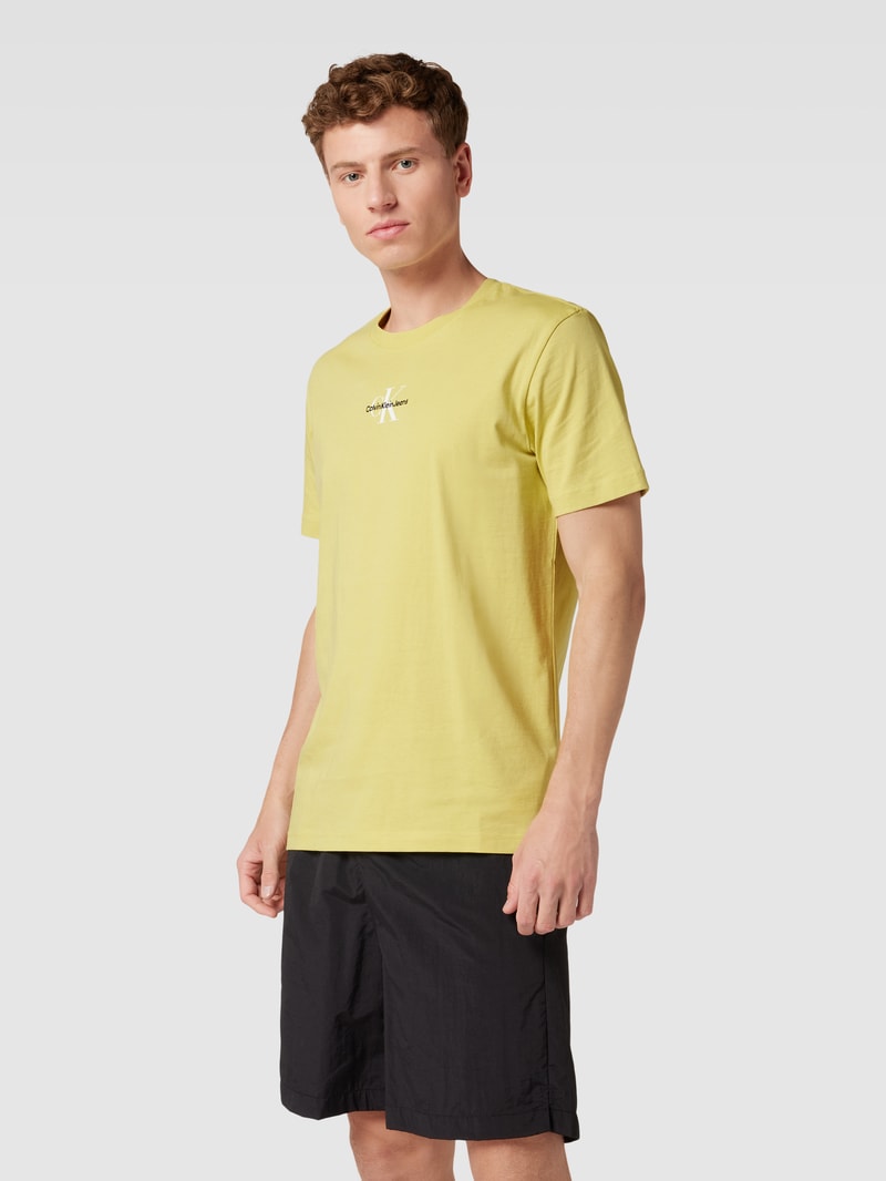 Regular Fit T-Shirt mit Label-Detail in hellgelb