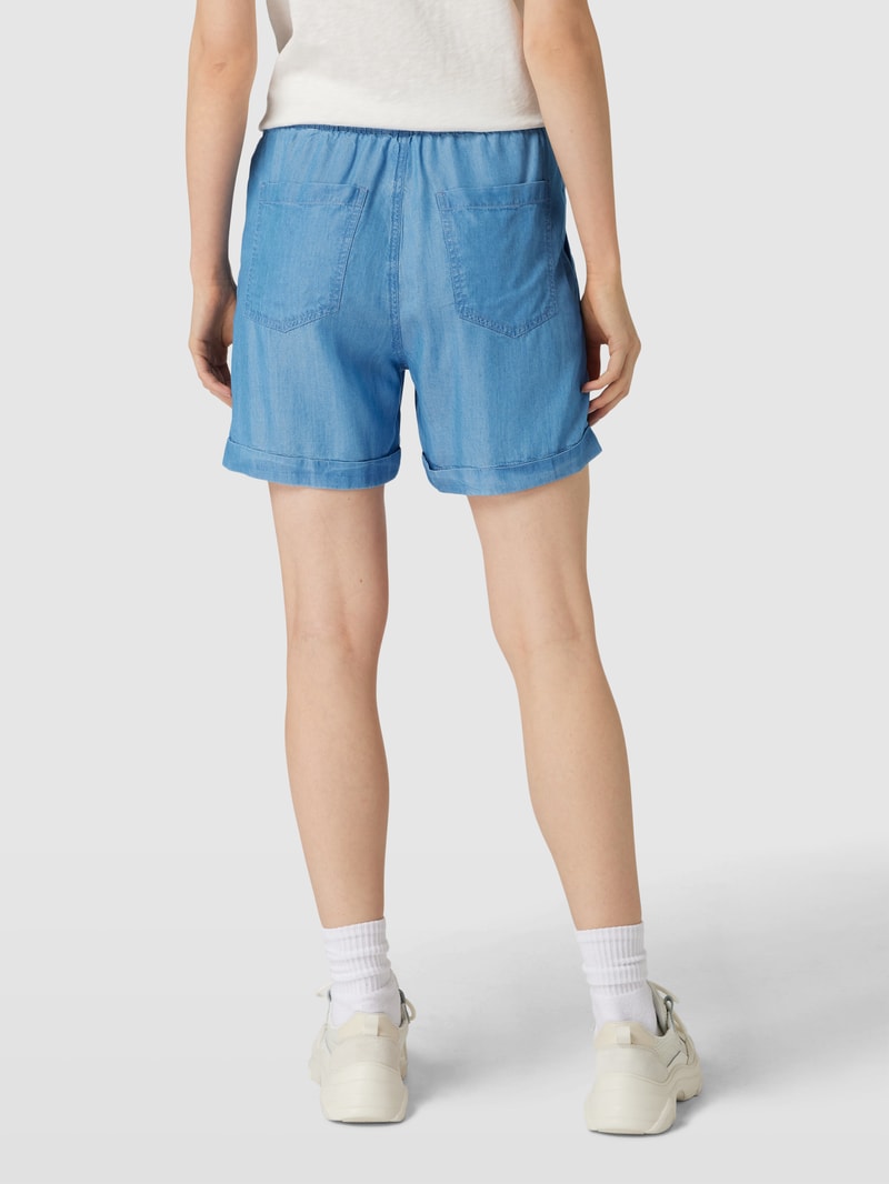 Jeansshorts mit fixierten Beinumschlägen in jeans
