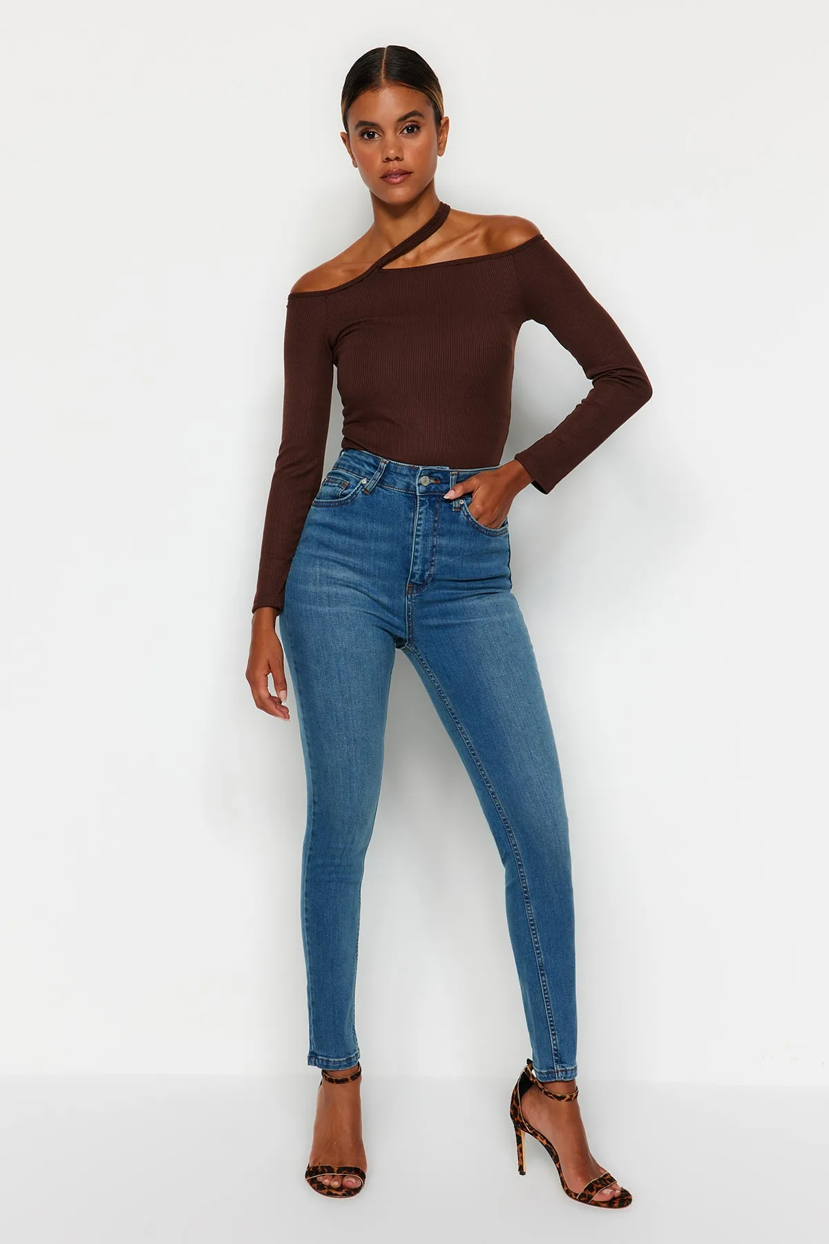 Trendyol Collection  Blaue Skinny Jeans mit hoher Taille TWOAW21JE0517