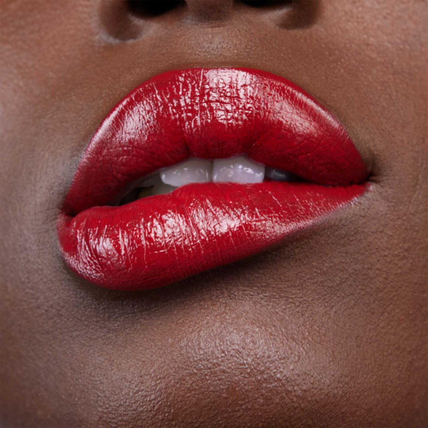Yves St Laurent Rouge Pur Couture The Bold Rouge à Lèvres Brillant Longue Tenue