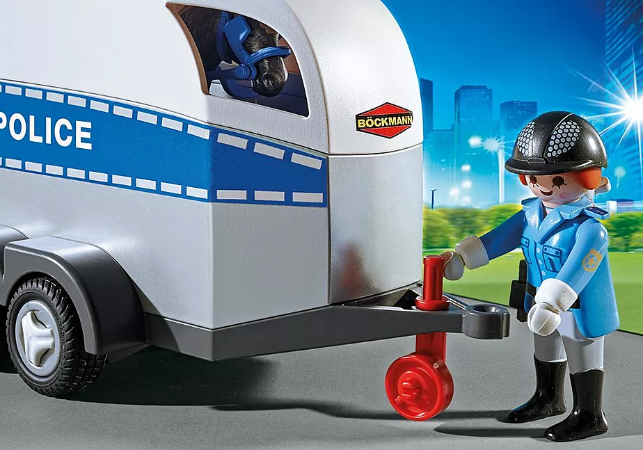 Polizeipferd mit Anh&auml;nger