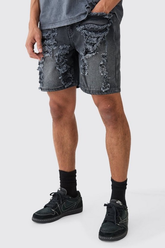 Lockere schwarze Jeansshorts mit extremen Rissen