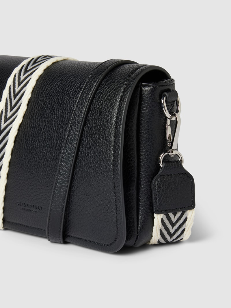 Handtasche mit Magnetverschluss Modell 'DALE' in schwarz
