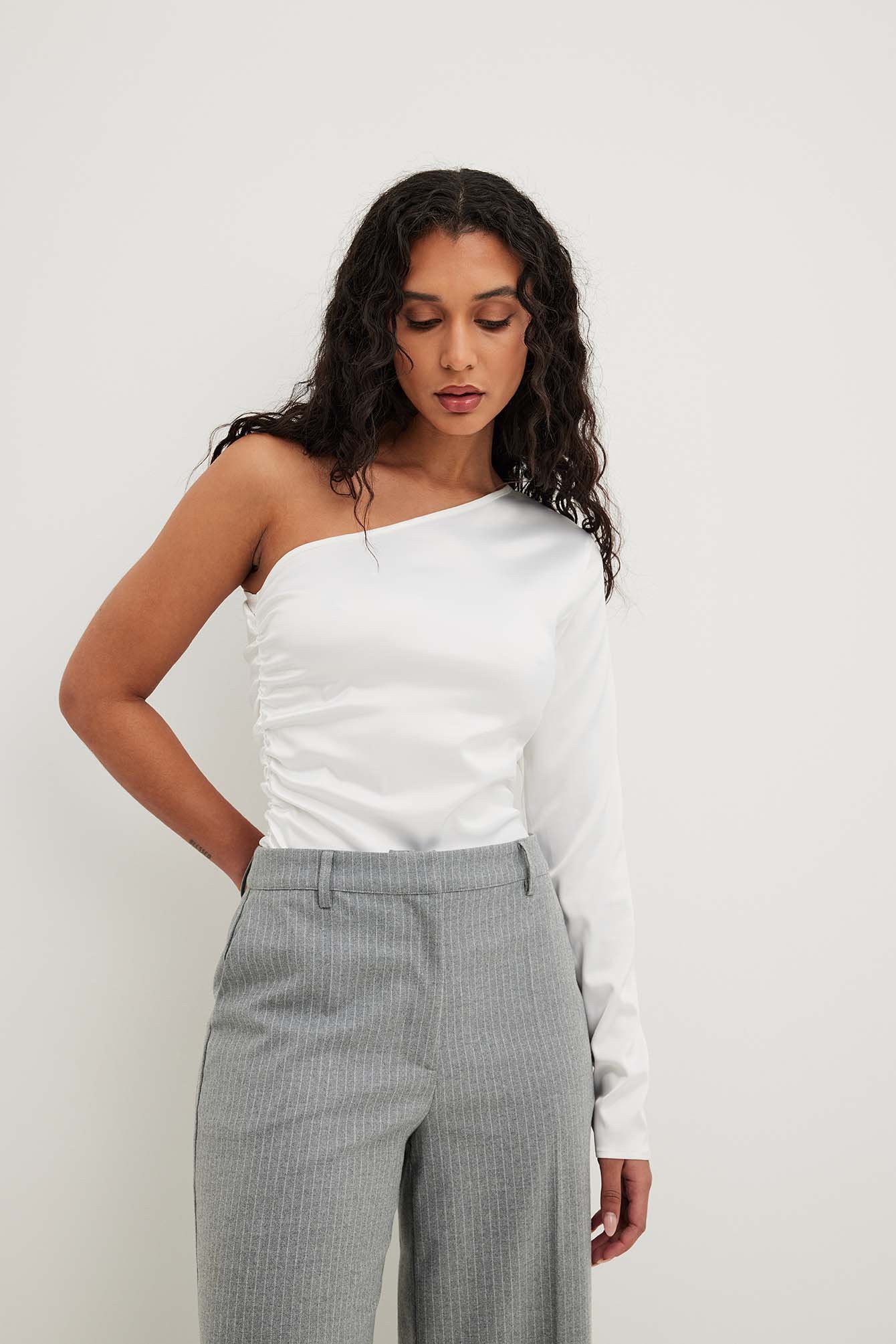Satin-Body mit geraffter Front