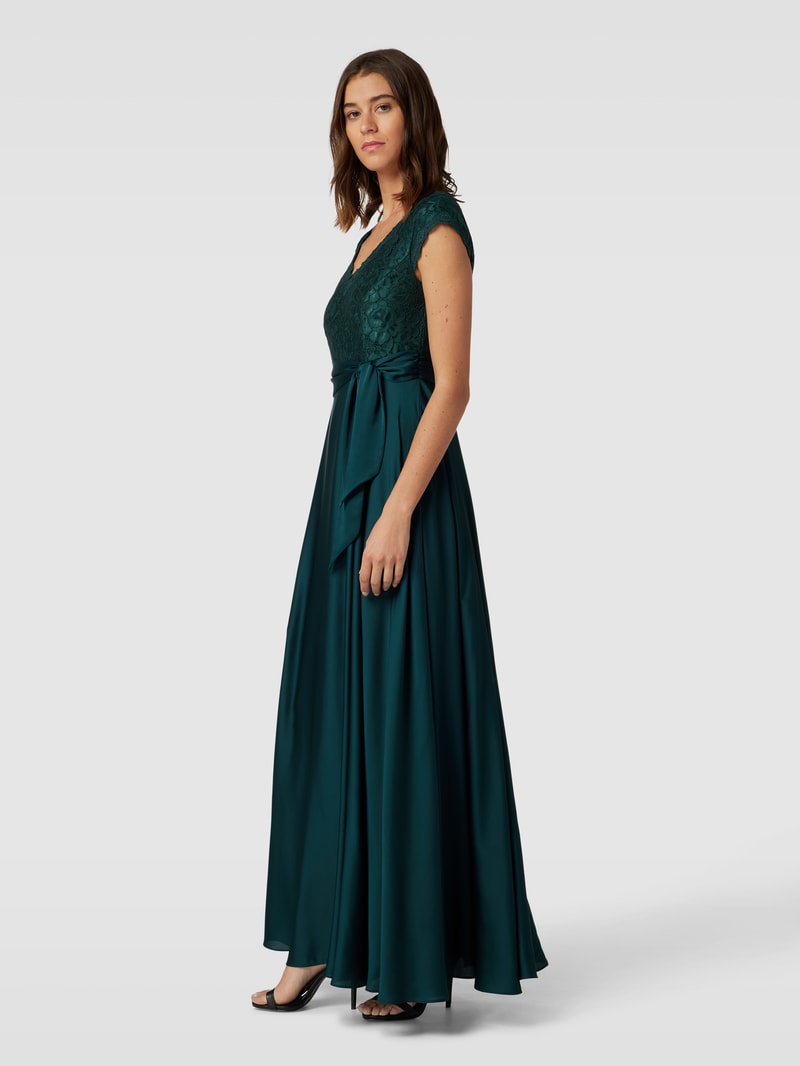 Abendkleid mit Zierbesatz in dunkelgrün