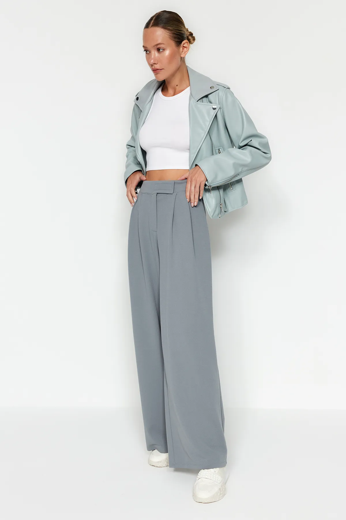 Trendyol Collection  Delfingraue Strickhose mit Klettverschluss, hoher Taille, Plissee, weitem Bein und weitem Schnitt TWOAW24PL00177