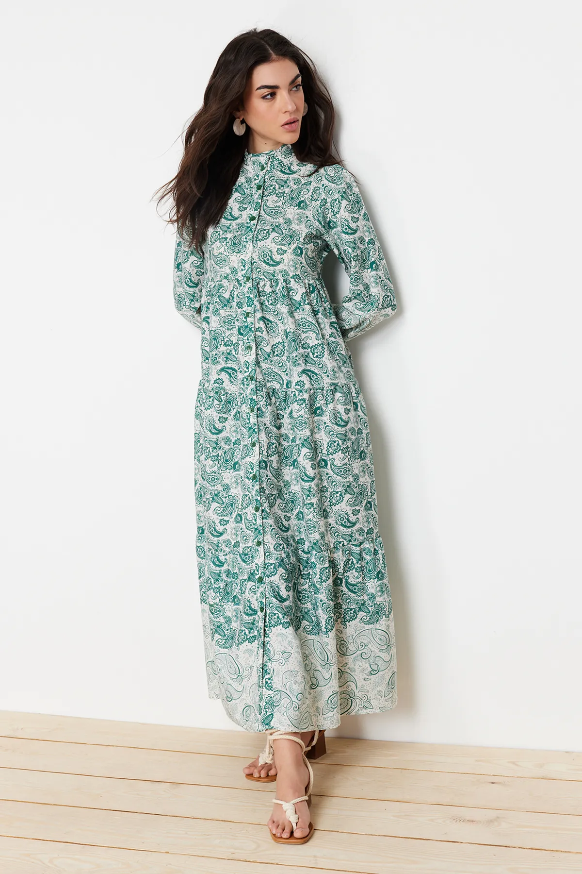 Trendyol Modest  Blaues, gewebtes Hemdkleid mit ethnischem Muster und vorherrschendem Kragen in Leinenoptik TCTSS23EB00286