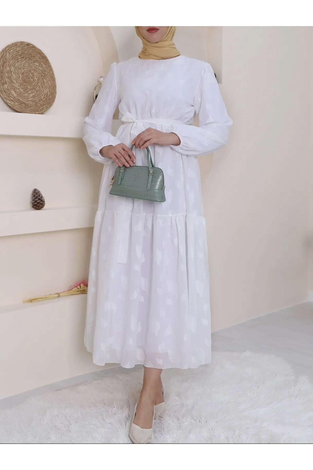 Modamorfo  Gefüttertes Kleid mit elastischem Taillengürtel und Gürtel