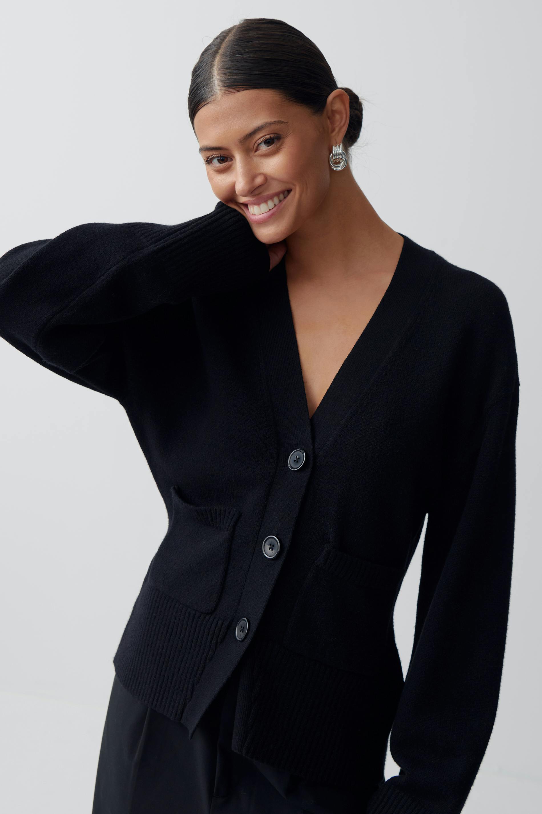 Knitted pocket cardigan