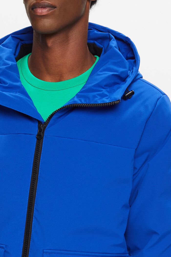 Daunenjacke mit Kapuze