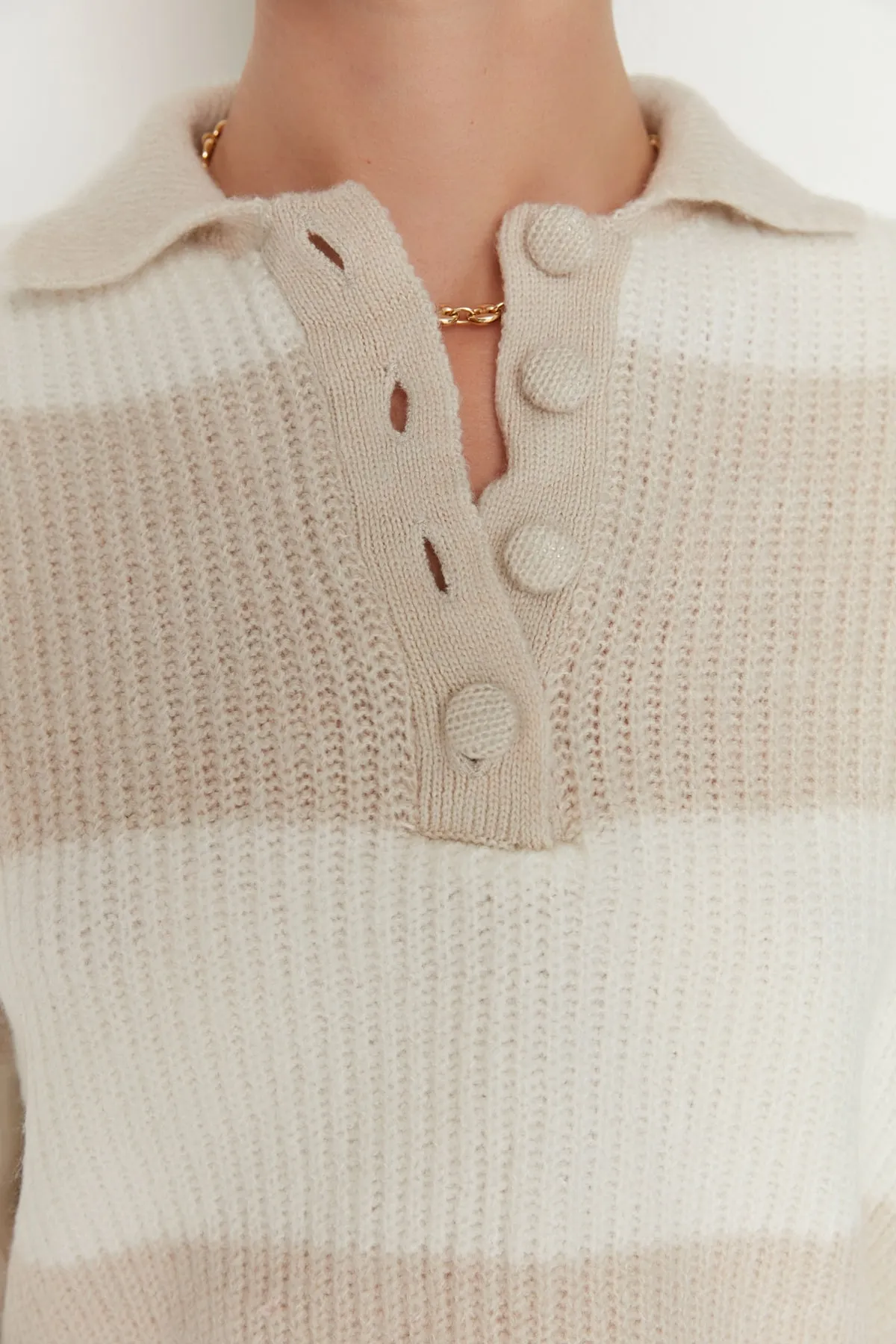 Trendyol Collection  Steinfarbener, weich strukturierter Strickpullover mit Farbblockdesign TWOAW22KZ0226