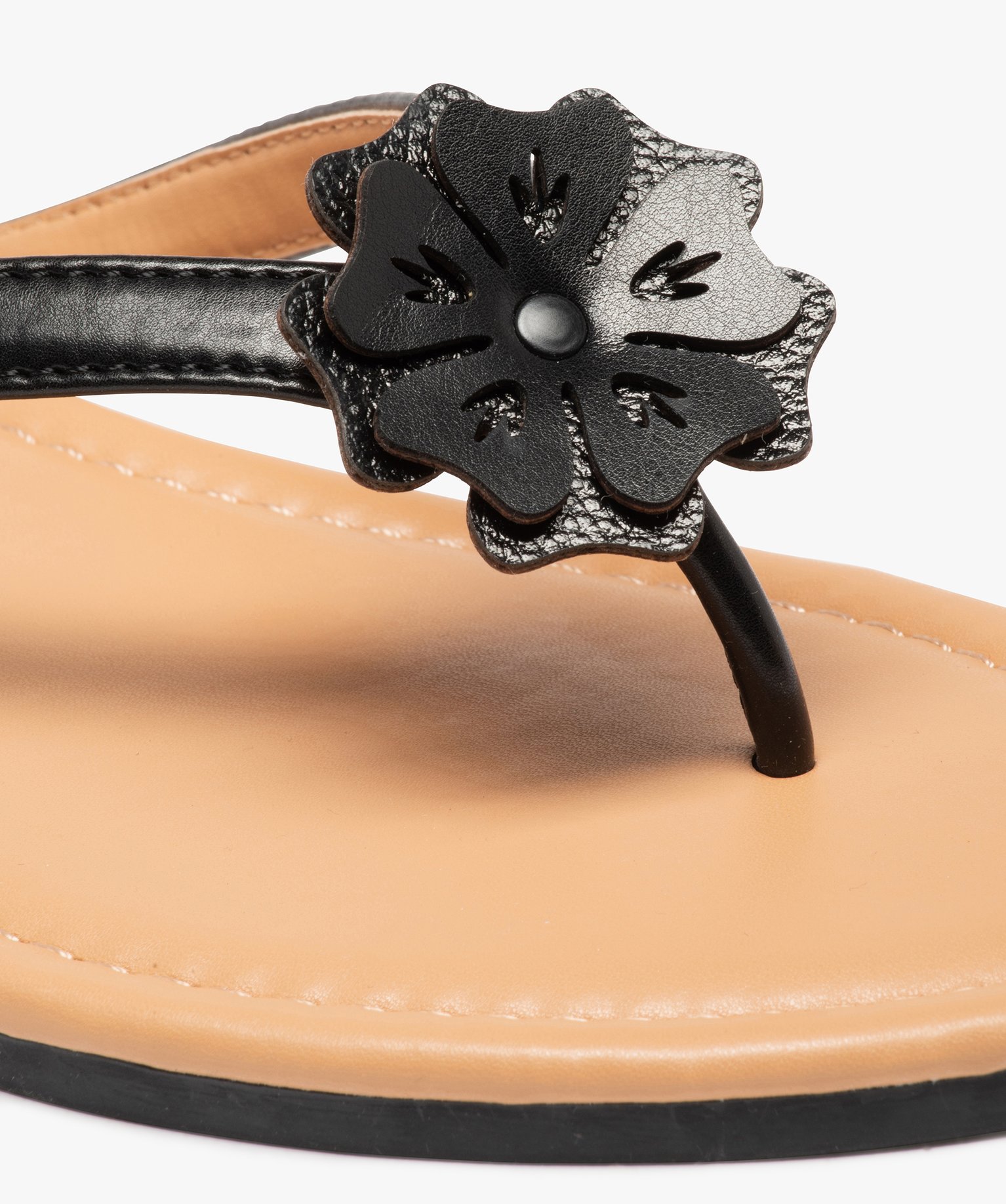 Tongs femme à petit talon plat et fleur sur l’entre-doigts noir | GEMO