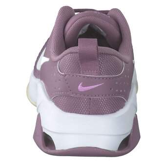 Nike Zoom Bella 6 Sneaker in lila