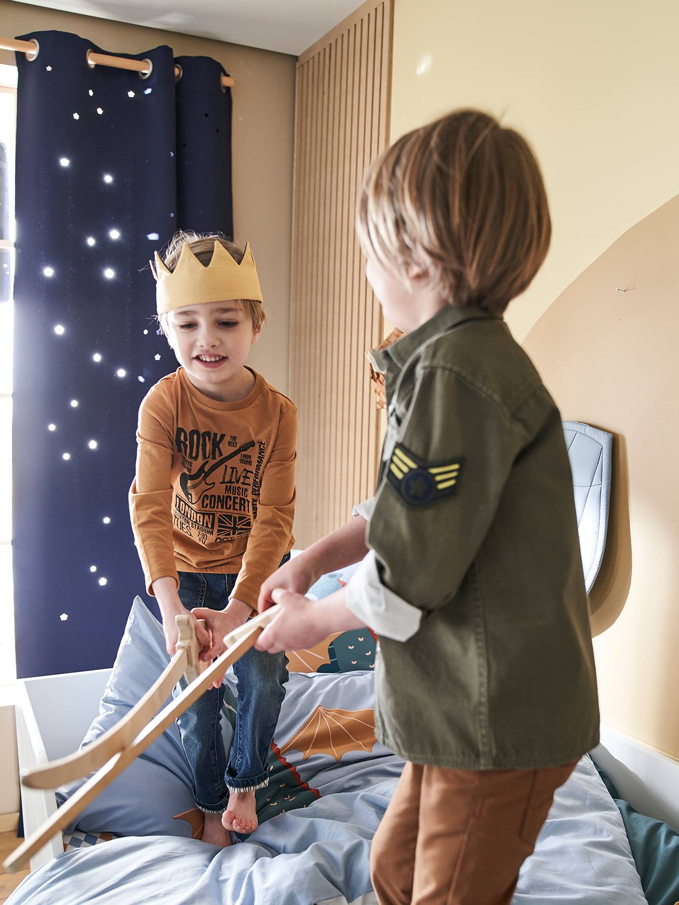 Vertbaudet Kinderzimmer Verdunkelungsvorhang mit ausgestanzten Motiven - dunkelgrau sterne