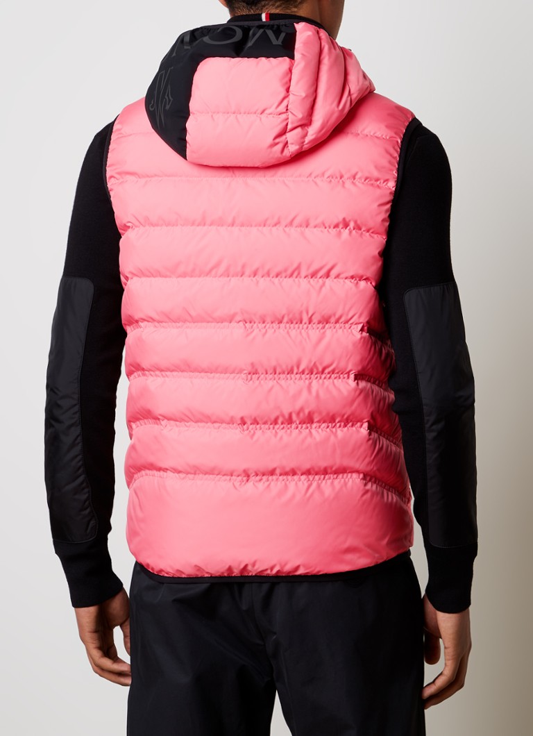 Jachetă matlasată Moncler Nubiera cu glugă, umplută cu puf de gâscă.