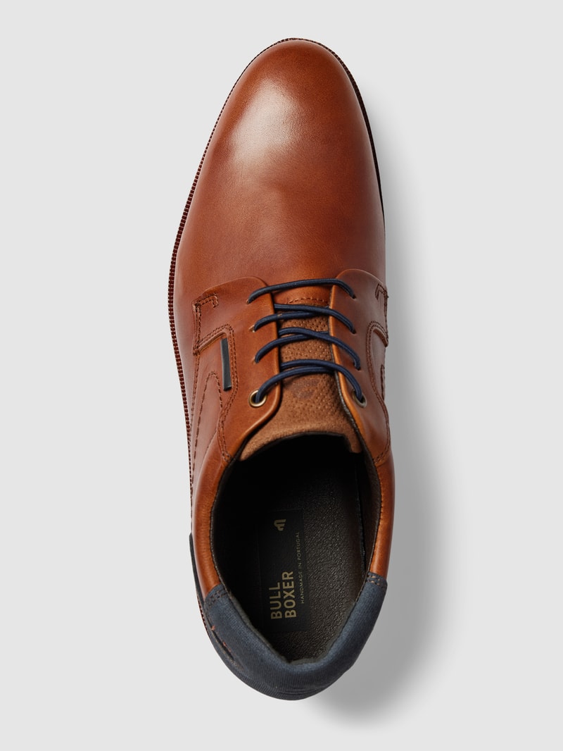 Schnürschuhe mit Label-Details in cognac