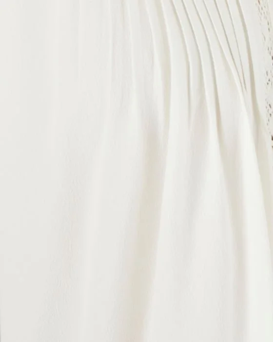 Blouse à plis et macramé