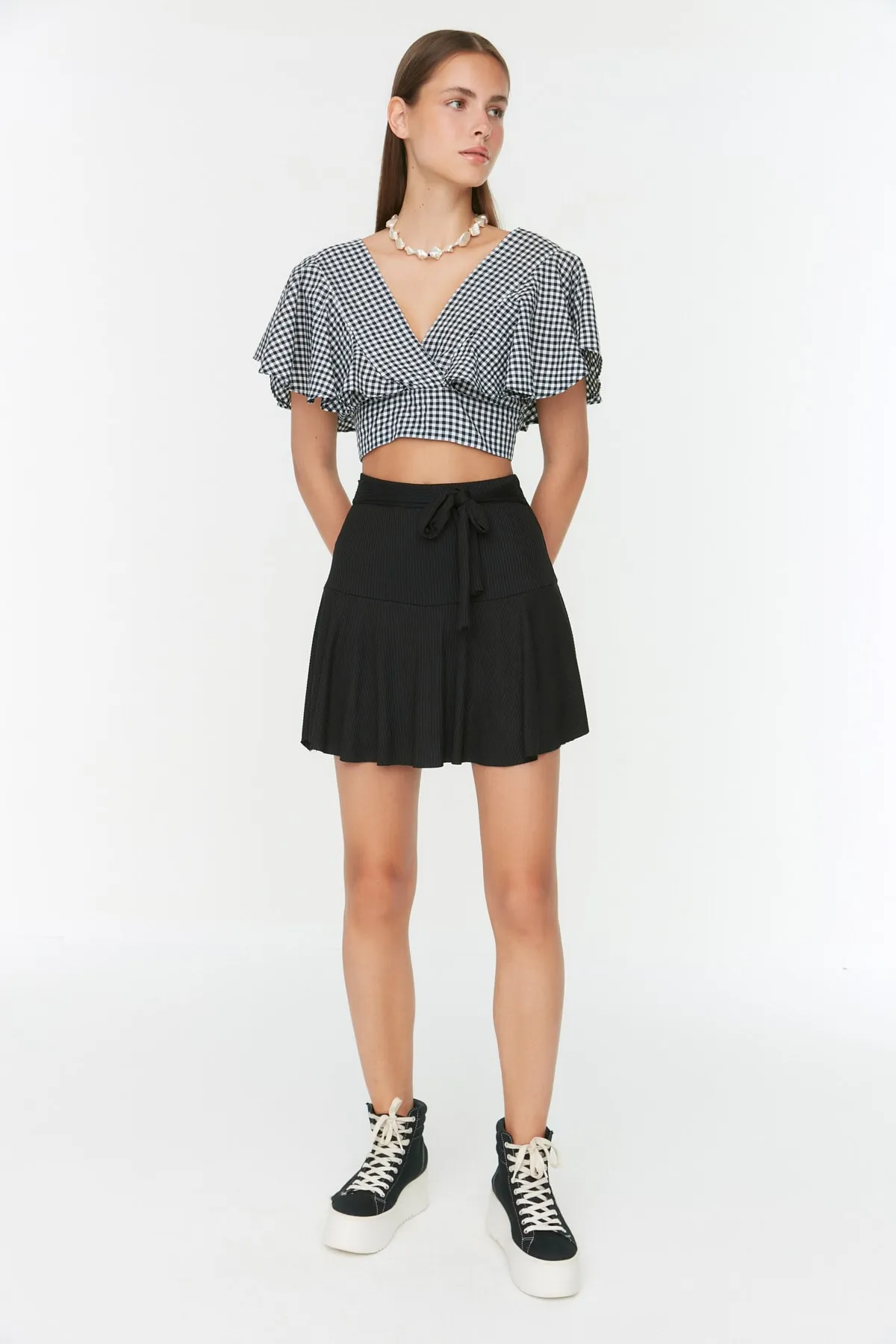 Trendyol Collection  Shorts - Schwarz - Mittlerer Bund