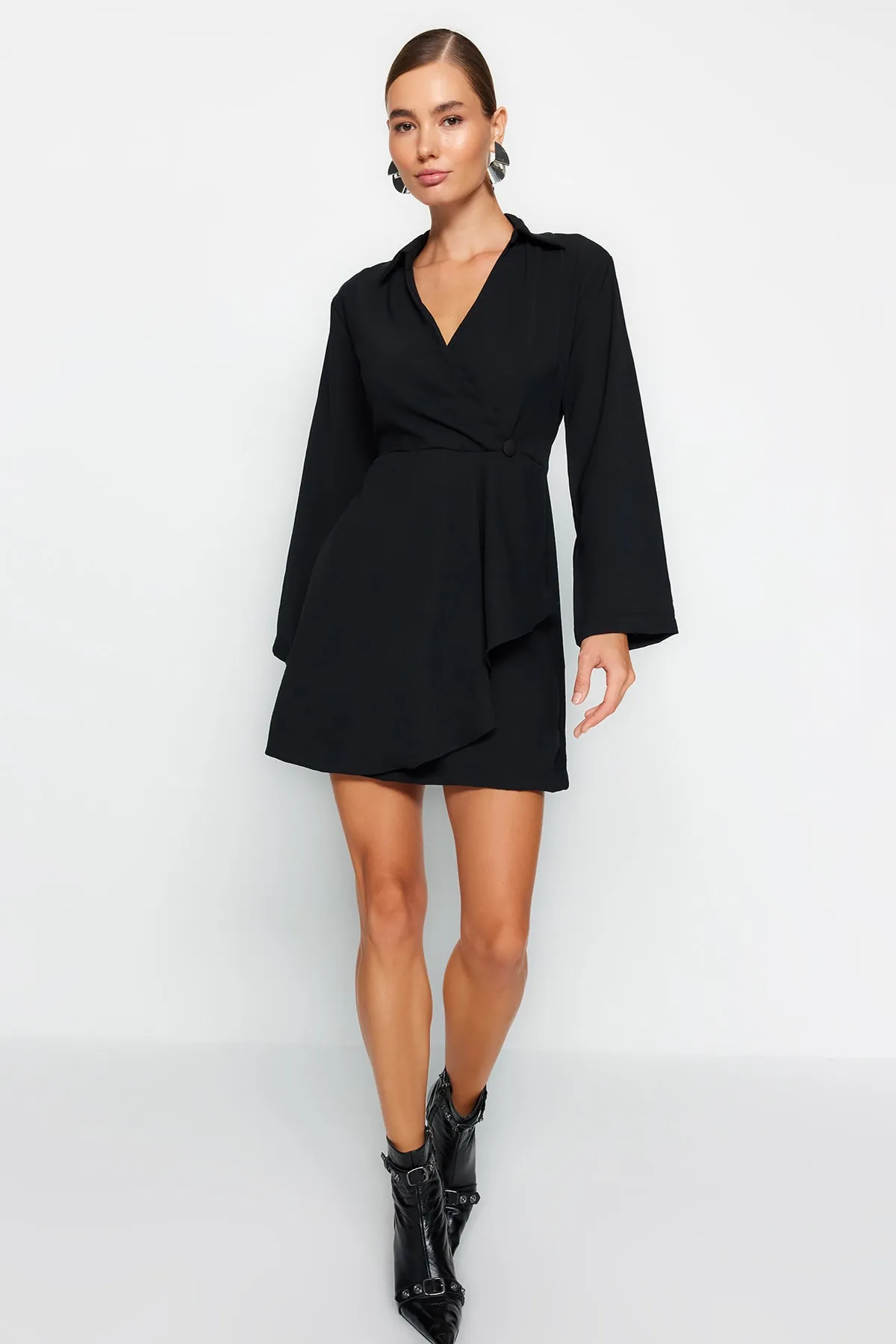 Trendyol Collection  Schwarzes, zweireihiges, gewebtes Kleid TWOAW24EL00369