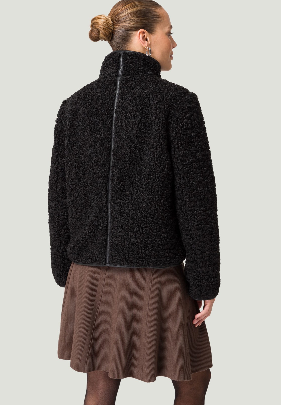 Teddyfelljacke mit Knebelknöpfen