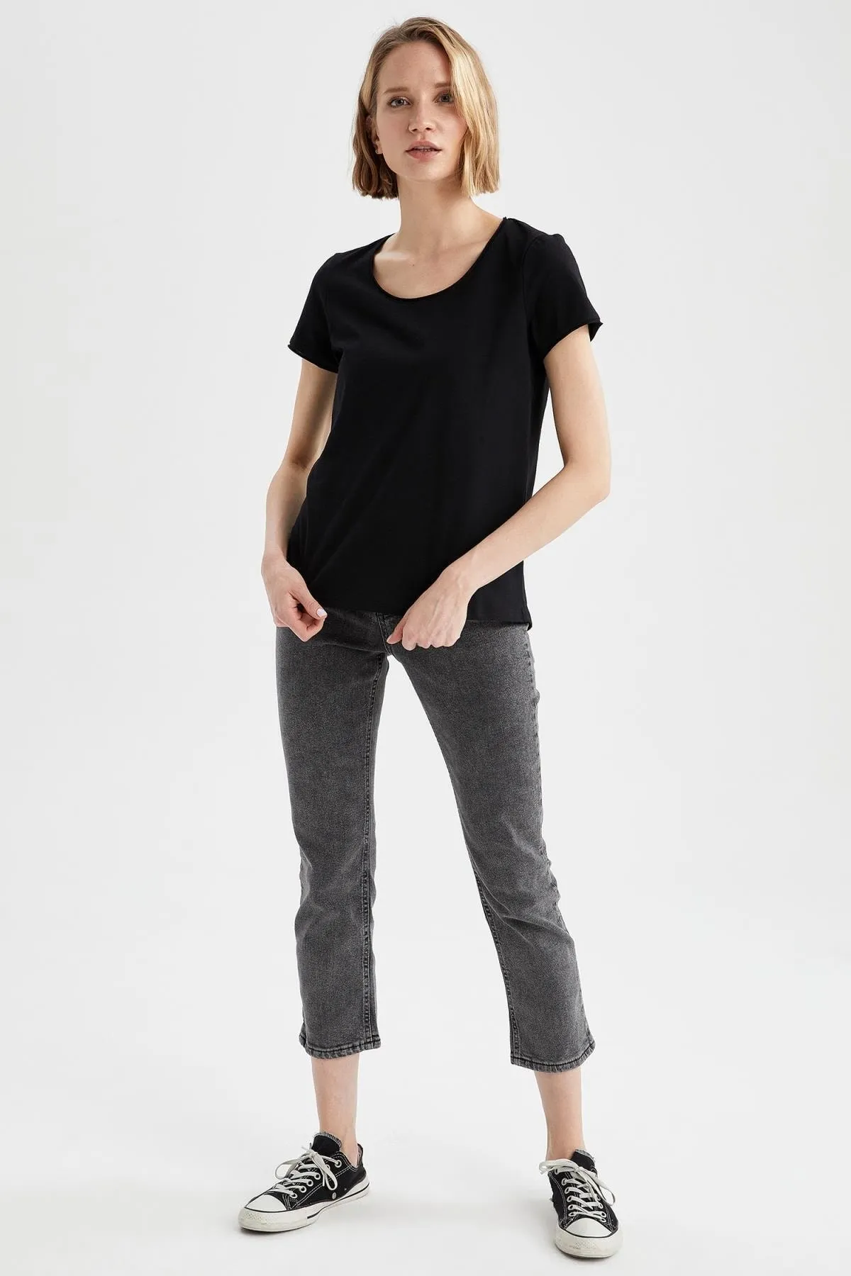DeFacto  Kurzarm-T-Shirt aus 100 % Baumwolle mit normaler Passform und Rundhalsausschnitt