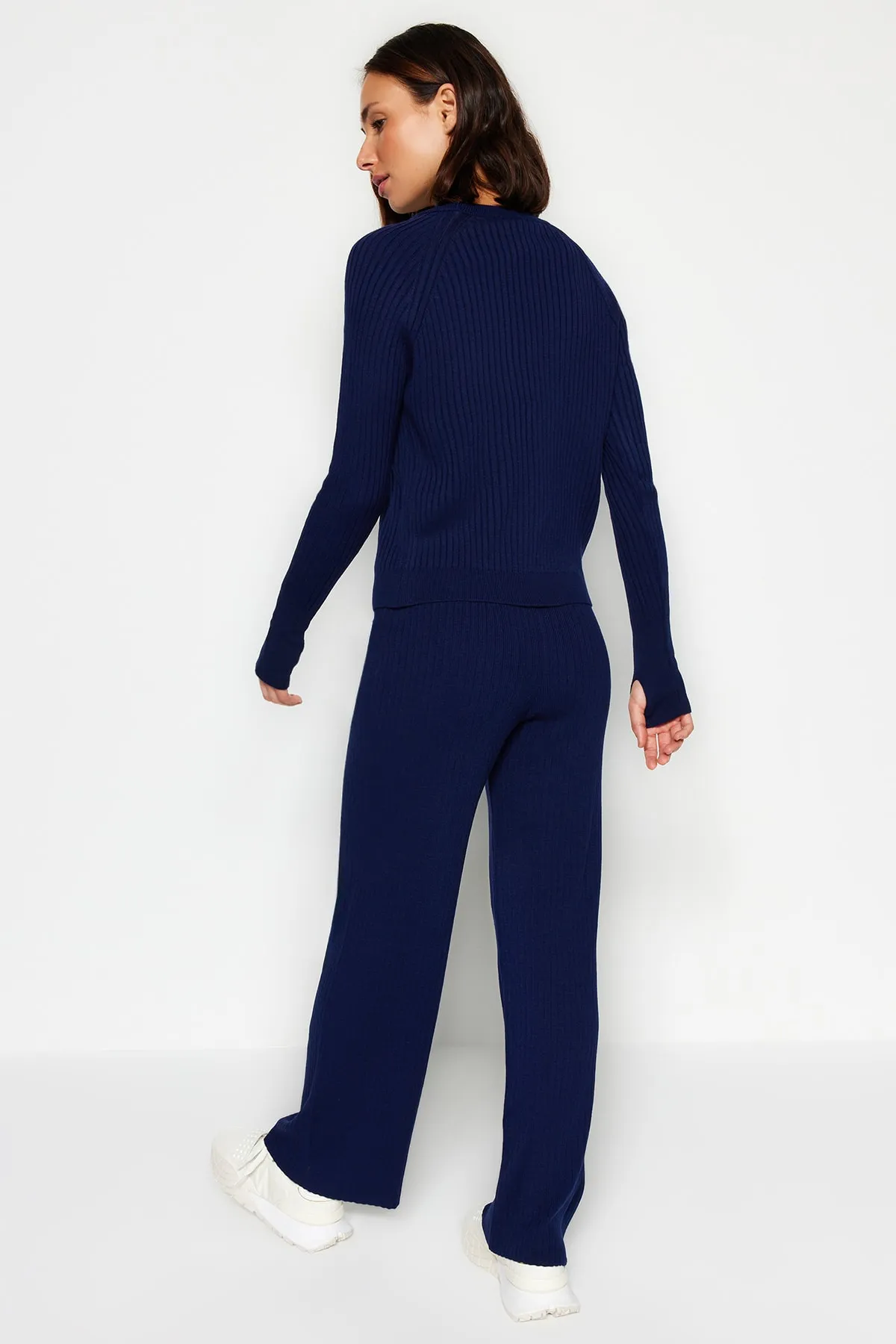 Trendyol Collection  Marineblaues Strickoberteil und -unterteil-Set mit Rundhalsausschnitt TWOAW24AU00032