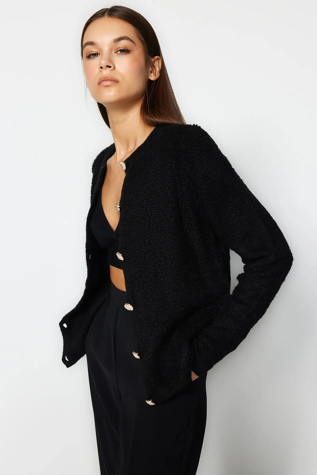 Trendyol Collection  Schwarzer, weich strukturierter Strick-Cardigan mit Accessoires TWOAW24HI00039