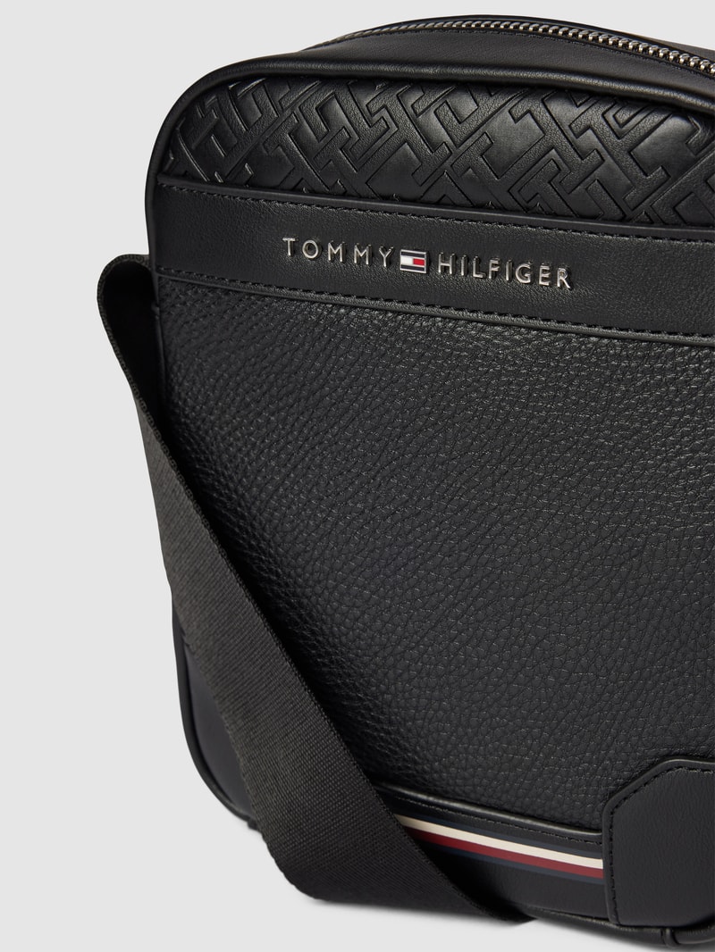 Umhängtasche mit Label-Details Modell 'CENTRAL MINI' in schwarz