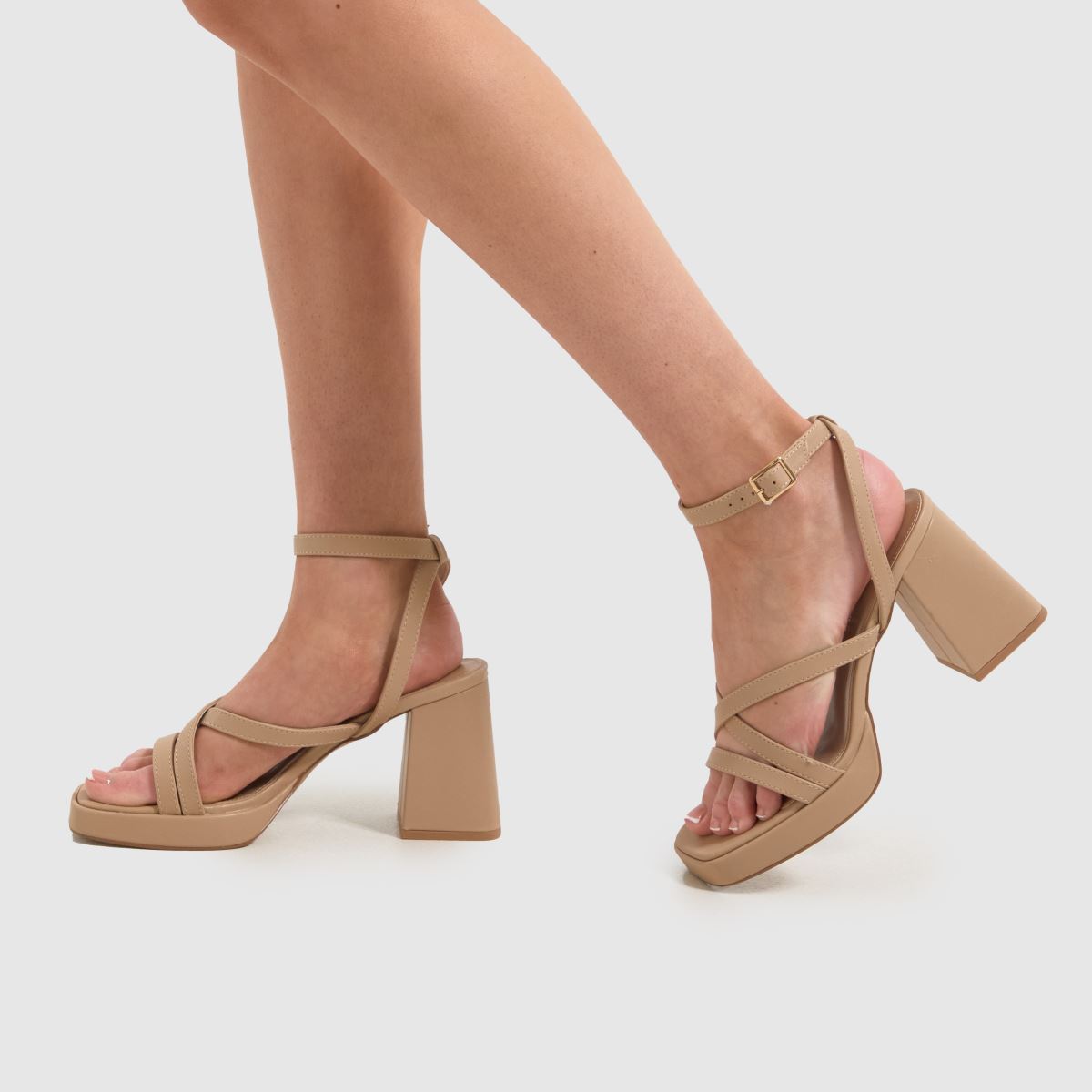 Schuh Star pántos platformos magassarkú natúr színben