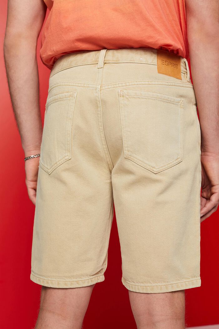 Shorts aus Coloured Denim