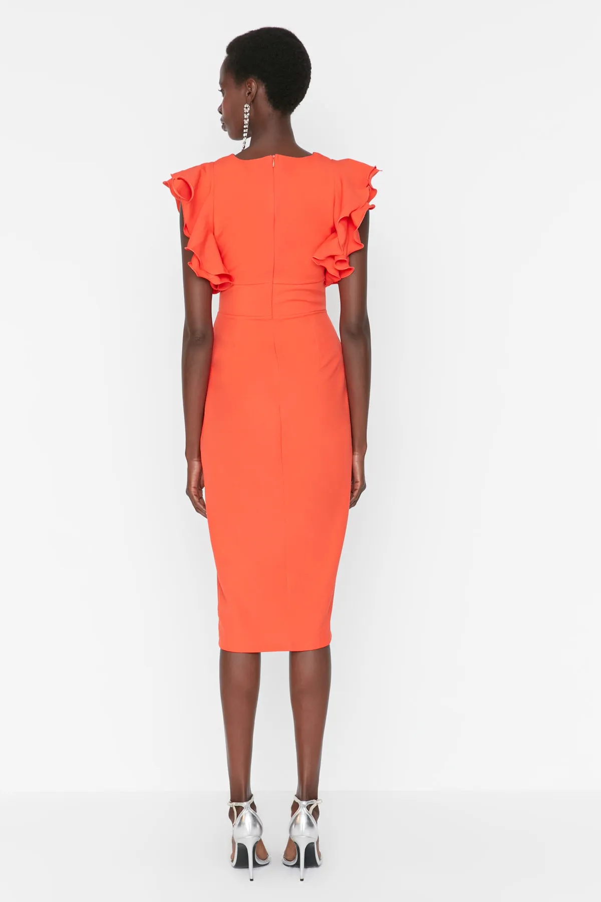 Trendyol Collection  Mit Granatapfelblüten gefüttertes, gewebtes, elegantes Abendkleid TPRSS20EL2661