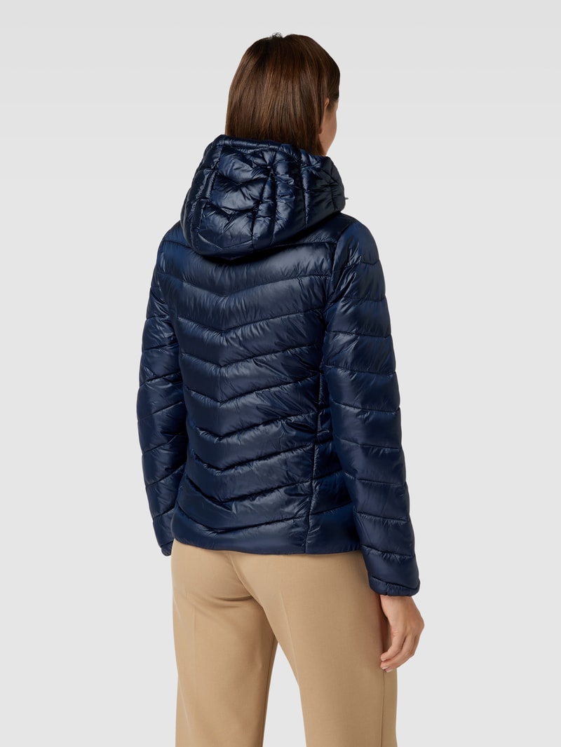 Steppjacke mit Label-Patch in marineblau