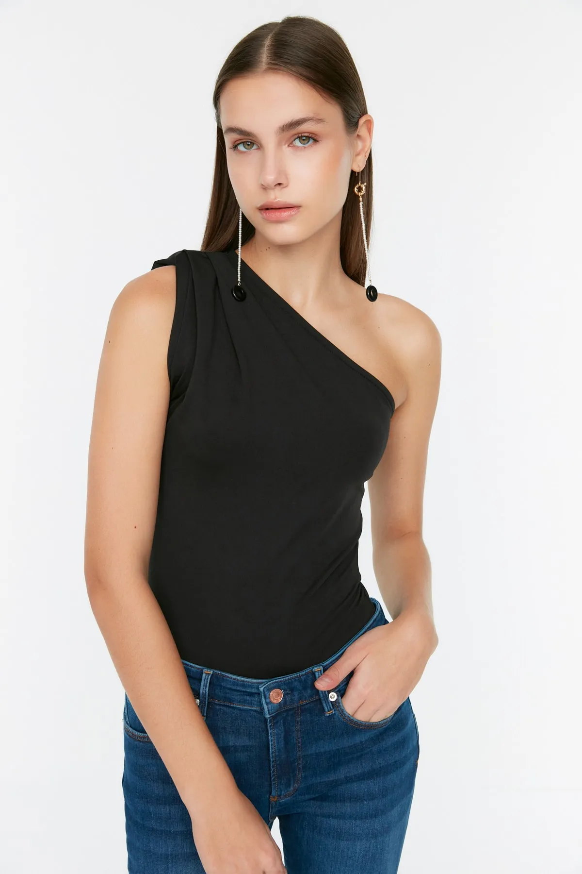 Trendyol Collection  Schwarzer flexibler Strickbody mit asymmetrischem Kragen und Druckknöpfen an der Unterseite TWOSS22BD00014